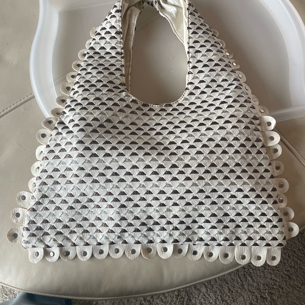 Badgley Mischka White and Brown Textured Tote - Picture 2 of 8